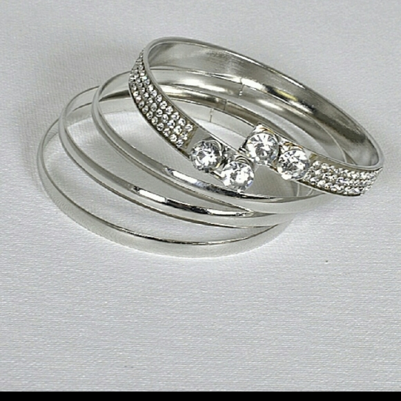 2 for $18 + 15% off 4 Piece Crystal Metal Assorted Bracelets - Picture 1 of 1